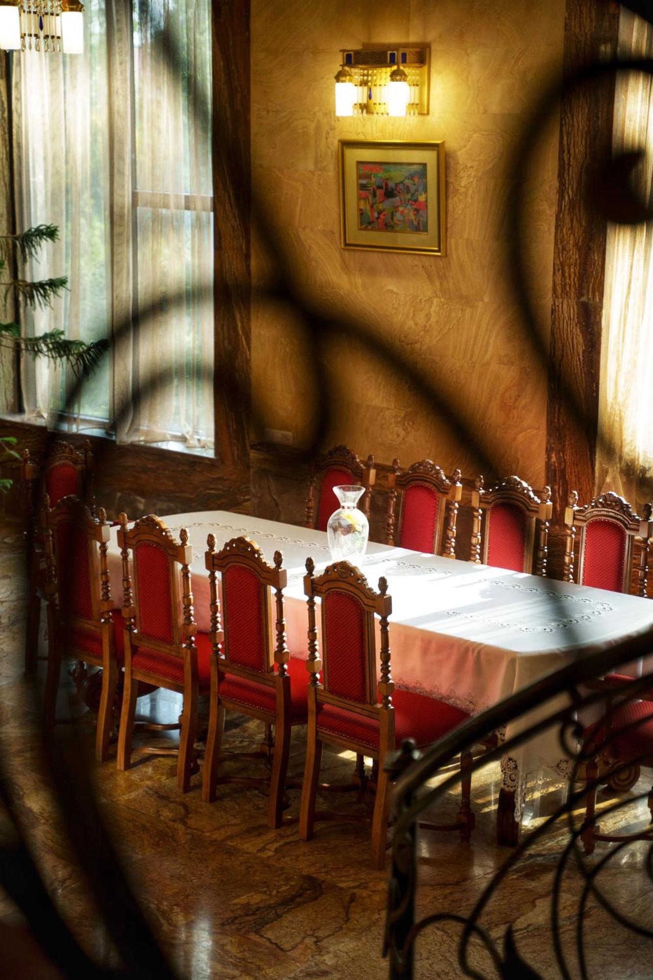 Ma Byurakan Bagian luar foto