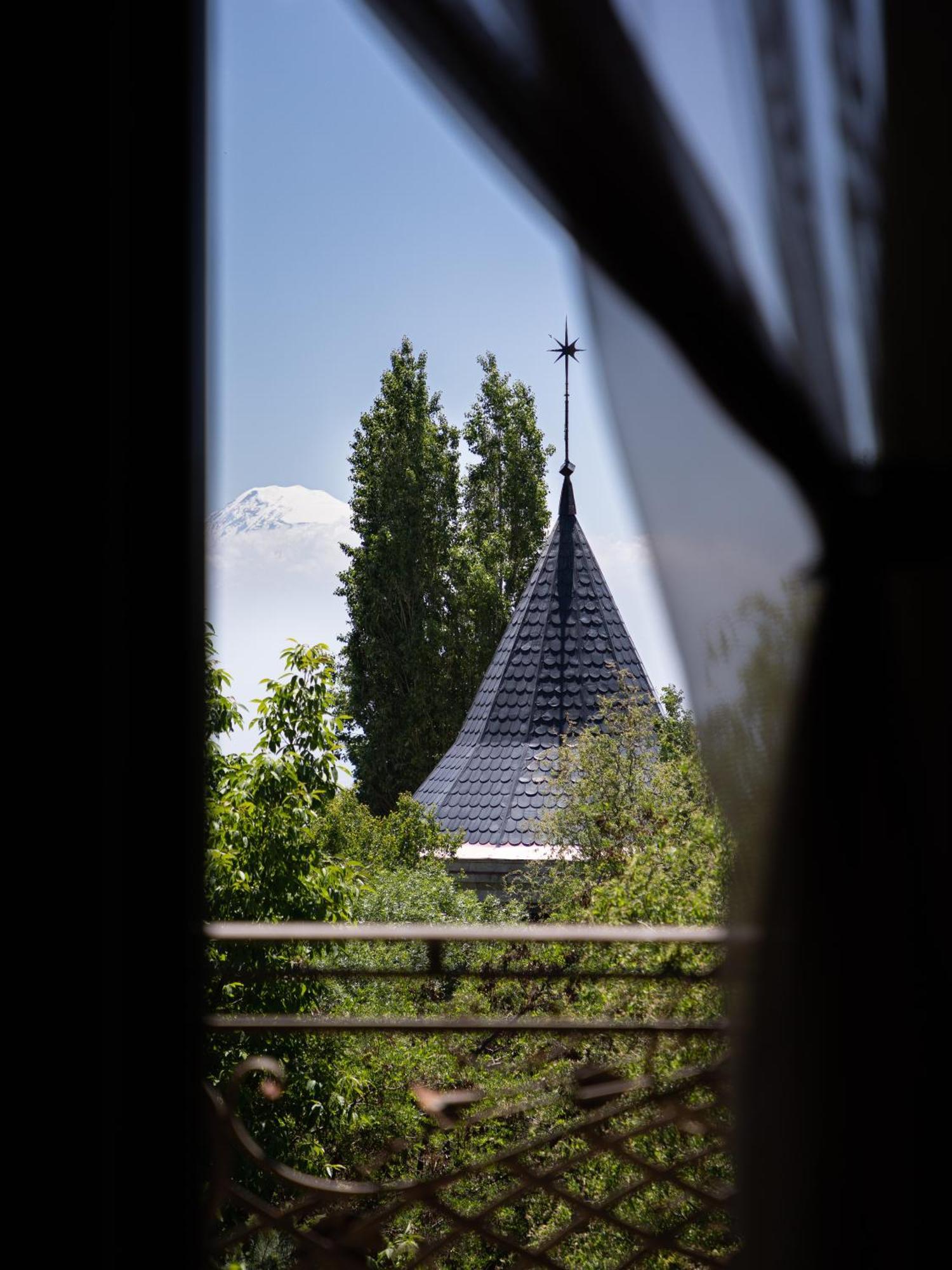 Ma Byurakan Bagian luar foto